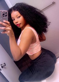 Maggie - puta in Pune Photo 6 of 6