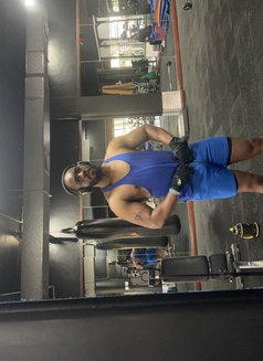 Magic7inch - masseur in Nairobi Photo 2 of 7