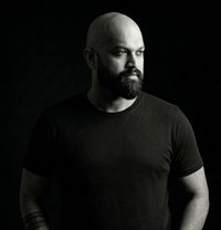 Tantric/Erotic/Sensual Massage - Male companion in Dubai Photo 1 of 2