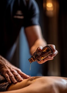 Magical Hands - masseur in Dubai Photo 1 of 4