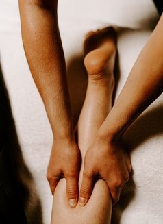 Magical Hands - masseur in Dubai Photo 2 of 4