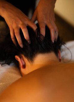 Magical Hands - masseur in Dubai Photo 3 of 4