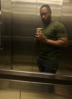 Magicaltouch7inch - masseur in Nairobi Photo 5 of 12