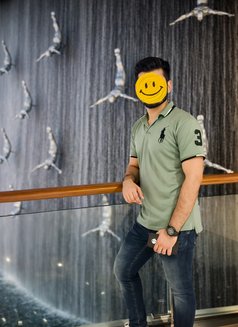 Magnetic Calm, Elegant Care - Intérprete masculino de adultos in Abu Dhabi Photo 1 of 4
