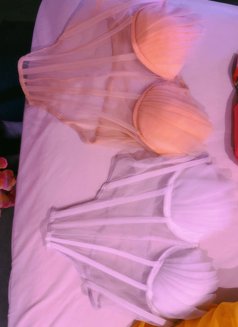 Mahak Arora - escort in New Delhi Photo 2 of 3