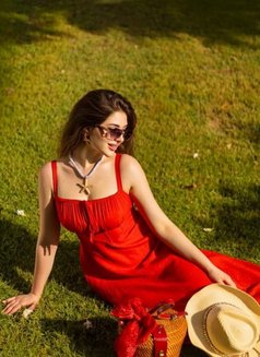 Maham - puta in Dubai Photo 4 of 5