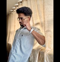 Maheshh - Intérprete masculino de adultos in Mumbai