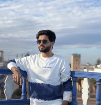 Maheshh - Intérprete masculino de adultos in Mumbai