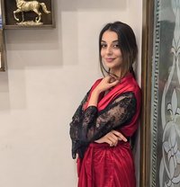 Mahi - puta in Dubai Photo 1 of 2