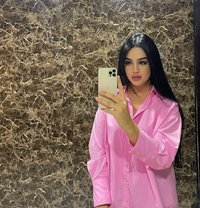 Mahi – I m at now Surya hotel - puta in New Delhi