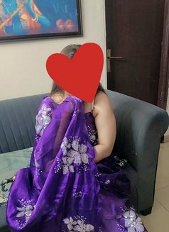 Pihu singh independent girl - puta in Noida Photo 3 of 5