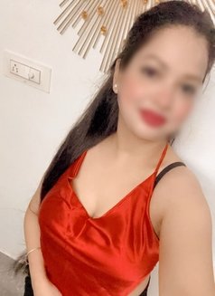 Jenni - escort in New Delhi Photo 2 of 4