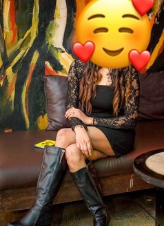 Mahi - escort in Noida Photo 4 of 8