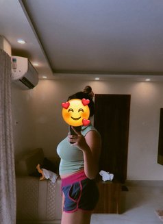 Mahi Kapoor DFK BJ without condom - puta in Kolkata Photo 3 of 5