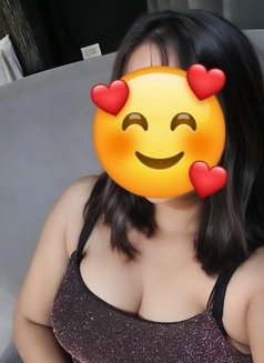 Mahi Kapoor DFK BJ without condom - puta in Kolkata Photo 5 of 5