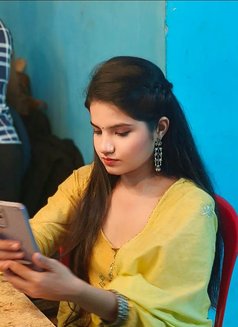 Mahi Malhotra - puta in Thane Photo 1 of 1