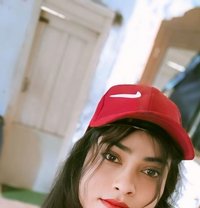 Mahi Roy - puta in Ahmedabad