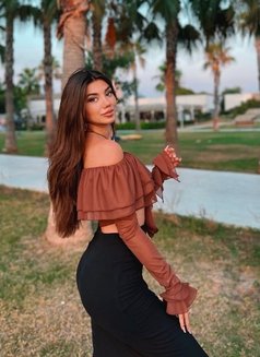 Mahi Roy - puta in New Delhi Photo 1 of 9