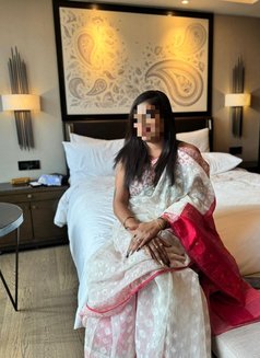 Mahi Roy - puta in New Delhi Photo 2 of 9