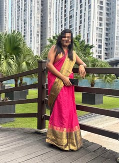 Mahi Roy - puta in New Delhi Photo 7 of 9