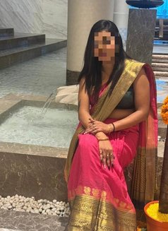 Mahi Roy - puta in New Delhi Photo 8 of 9