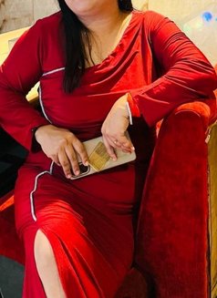 Mahi Singh - puta in Mumbai Photo 1 of 4