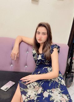 Mahima - puta in Dubai Photo 2 of 2