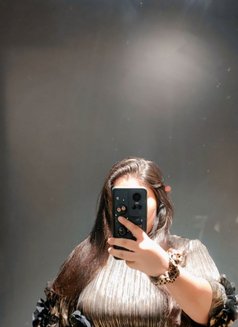 Mahira - escort in New Delhi Photo 2 of 4