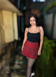 Mahira - puta in Kolkata Photo 2 of 4