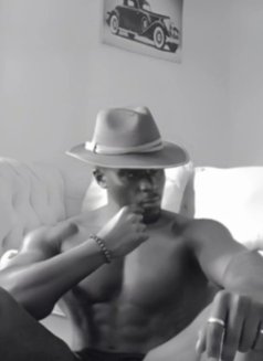 Mahks - masseur in Nairobi Photo 3 of 3
