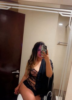 Mahsa - puta in Muscat Photo 3 of 8