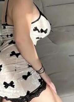 Mahsa - escort in Muscat Photo 2 of 4