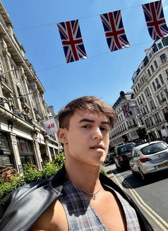 Maicon - Acompañantes masculino in London Photo 4 of 5