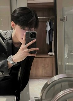 Mawin - Male escort in Riyadh Photo 9 of 13