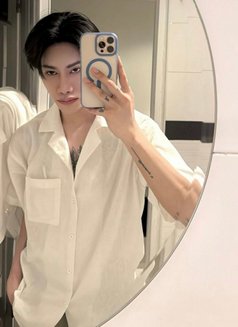 Mawin - Male escort in Riyadh Photo 10 of 13