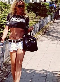 Maitresse Rebecca Tbm - Transsexual escort in Berlin Photo 11 of 17