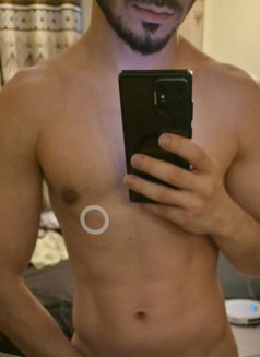 Majd - Acompañantes masculino in Dubai Photo 3 of 8