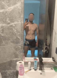 Mak - Male escort in Pattaya Photo 2 of 2
