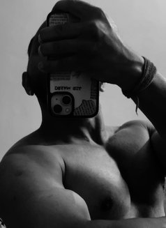 Make It - Acompañantes masculino in Noida Photo 7 of 8
