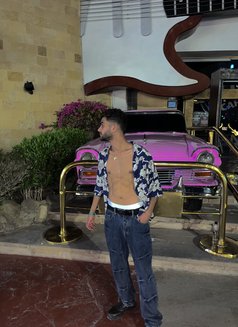 Makram - Male escort in Cairo Photo 4 of 6