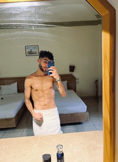 Makram - Male escort in Cairo Photo 5 of 6