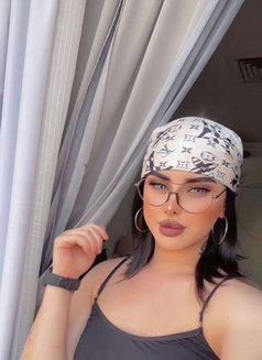 Malak - Transsexual escort in Jeddah Photo 4 of 6