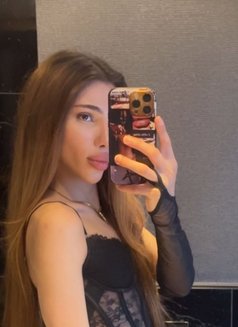 Malak - Transsexual escort in Cologne Photo 1 of 5