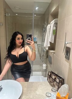 Malak - puta in Abu Dhabi Photo 10 of 10