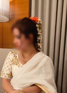 Melina - escort in Dubai Photo 8 of 13