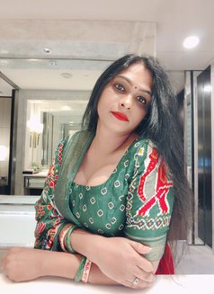 Malar - Transsexual escort in Chennai Photo 2 of 3