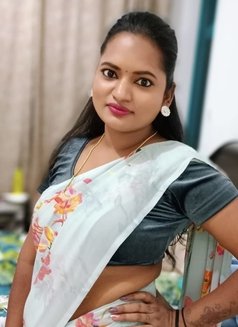 Independent South Indian Girls and Aunty - escort in Abu Dhabi Photo 1 of 5