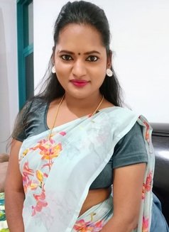 Independent South Indian Girls and Aunty - escort in Abu Dhabi Photo 2 of 5