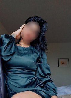 Malayali Super Hot Independent Babe - puta in Sharjah Photo 2 of 3