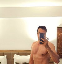 Male Escort & Erotic Massage Therapist - Acompañantes masculino in New Delhi